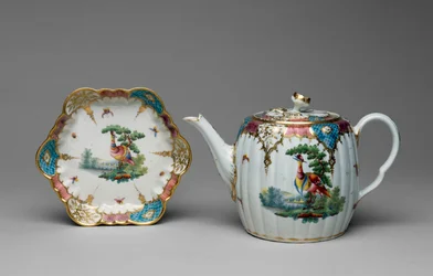 Teekanne mit Deckel und Ständer, Worcester-Porzellan, 1775